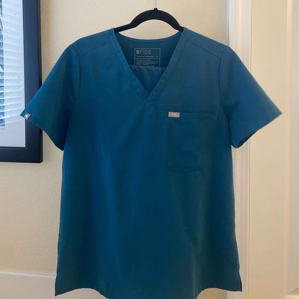 Women’s size medium Caribbean blue. Pants are jogger style. Hardly worn.